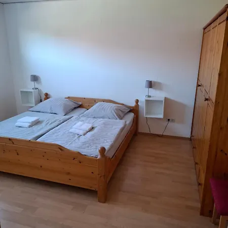 Großzügiges Erdgeschoßapartment Mit Balkon Und Eigenen Kostenlosen Parkplatz *