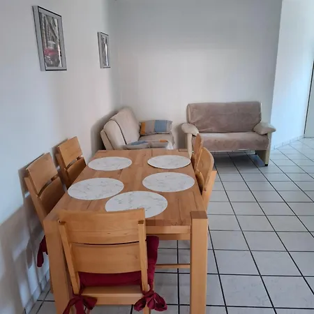 Großzügiges Erdgeschoßapartment Mit Balkon Und Eigenen Kostenlosen Parkplatz Apartment *