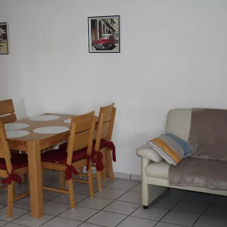 Apartment Großzügiges Erdgeschoßapartment Mit Balkon Und Eigenen Kostenlosen Parkplatz Hövelhof