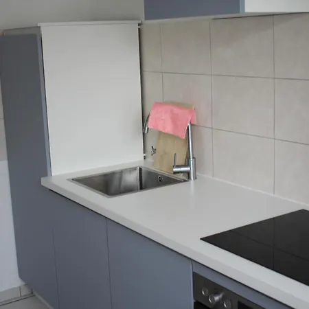 Großzügiges Erdgeschoßapartment Mit Balkon Und Eigenen Kostenlosen Parkplatz *