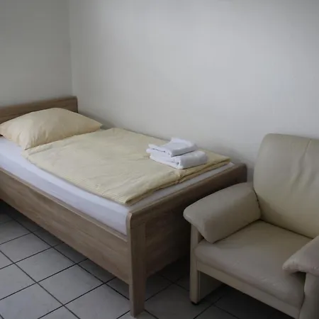 Großzügiges Erdgeschoßapartment Mit Balkon Und Eigenen Kostenlosen Parkplatz * Hövelhof