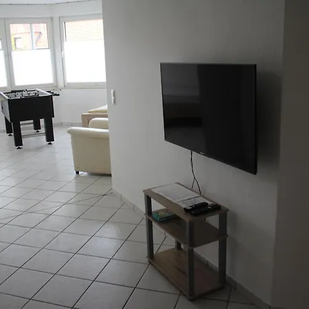 Großzügiges Erdgeschoßapartment Mit Balkon Und Eigenen Kostenlosen Parkplatz Apartment *