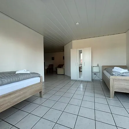 Großzügiges Erdgeschoßapartment Mit Balkon Und Eigenen Kostenlosen Parkplatz Hövelhof