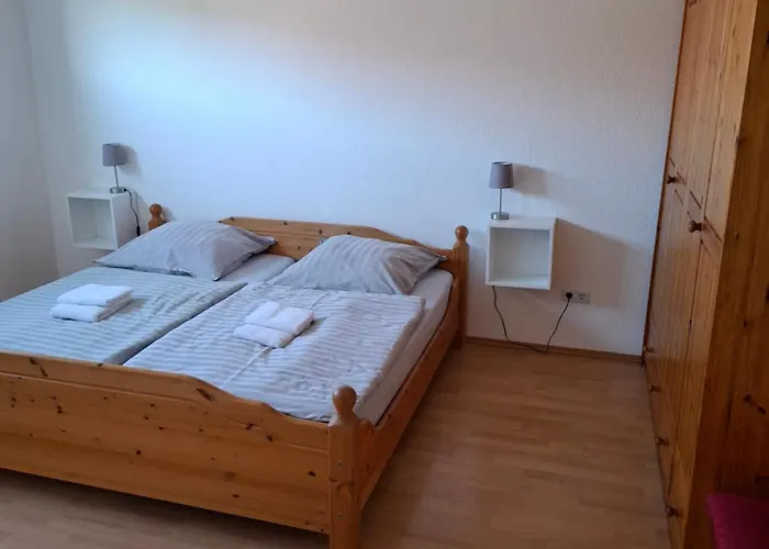 Grosszuegiges Erdgeschossapartment Mit Balkon Und Eigenen Kostenlosen Parkplatz *