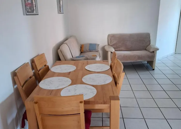 Grosszuegiges Erdgeschossapartment Mit Balkon Und Eigenen Kostenlosen Parkplatz Lejlighed *